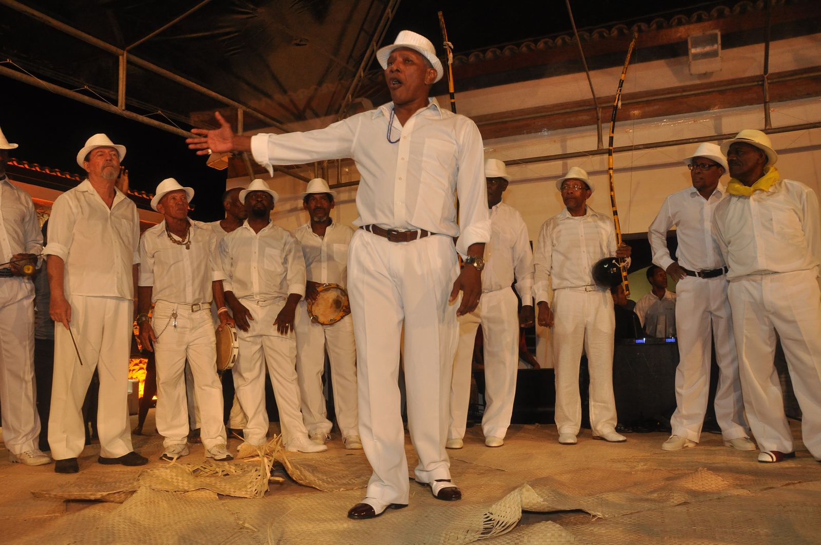 Veteran capoeira masters playing music and moving inside a roda
